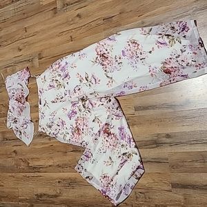 Gorgeous white with floral design 2 piece set! Size M. FashionNova Brand